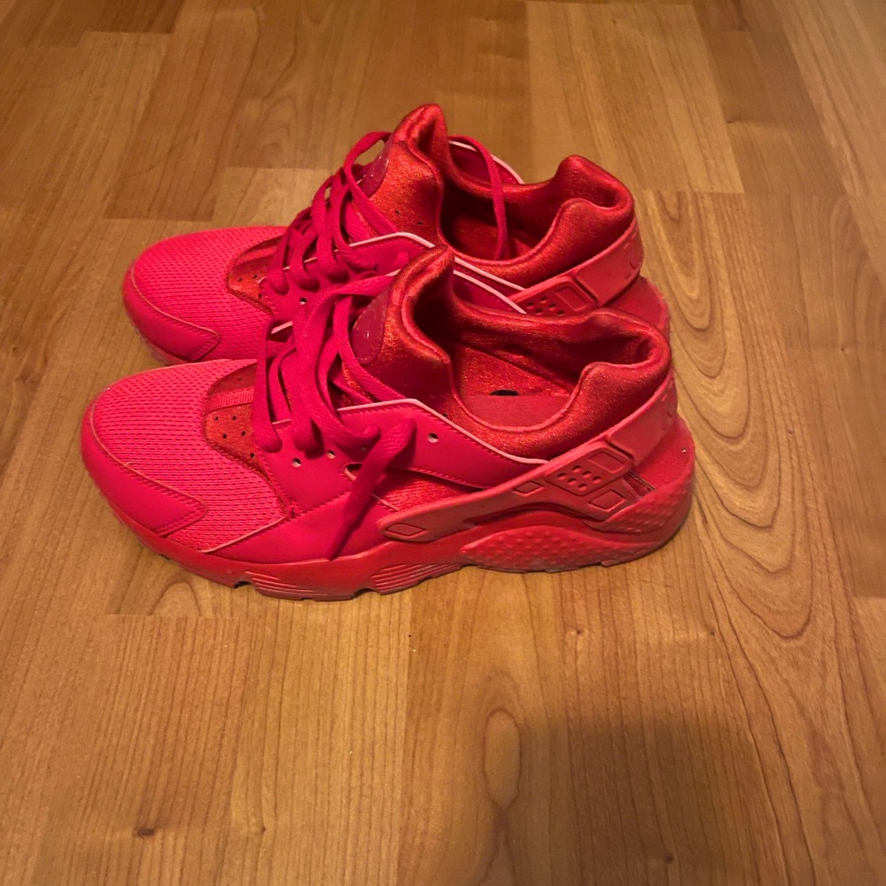 Red Nike Hurrache Sneakers